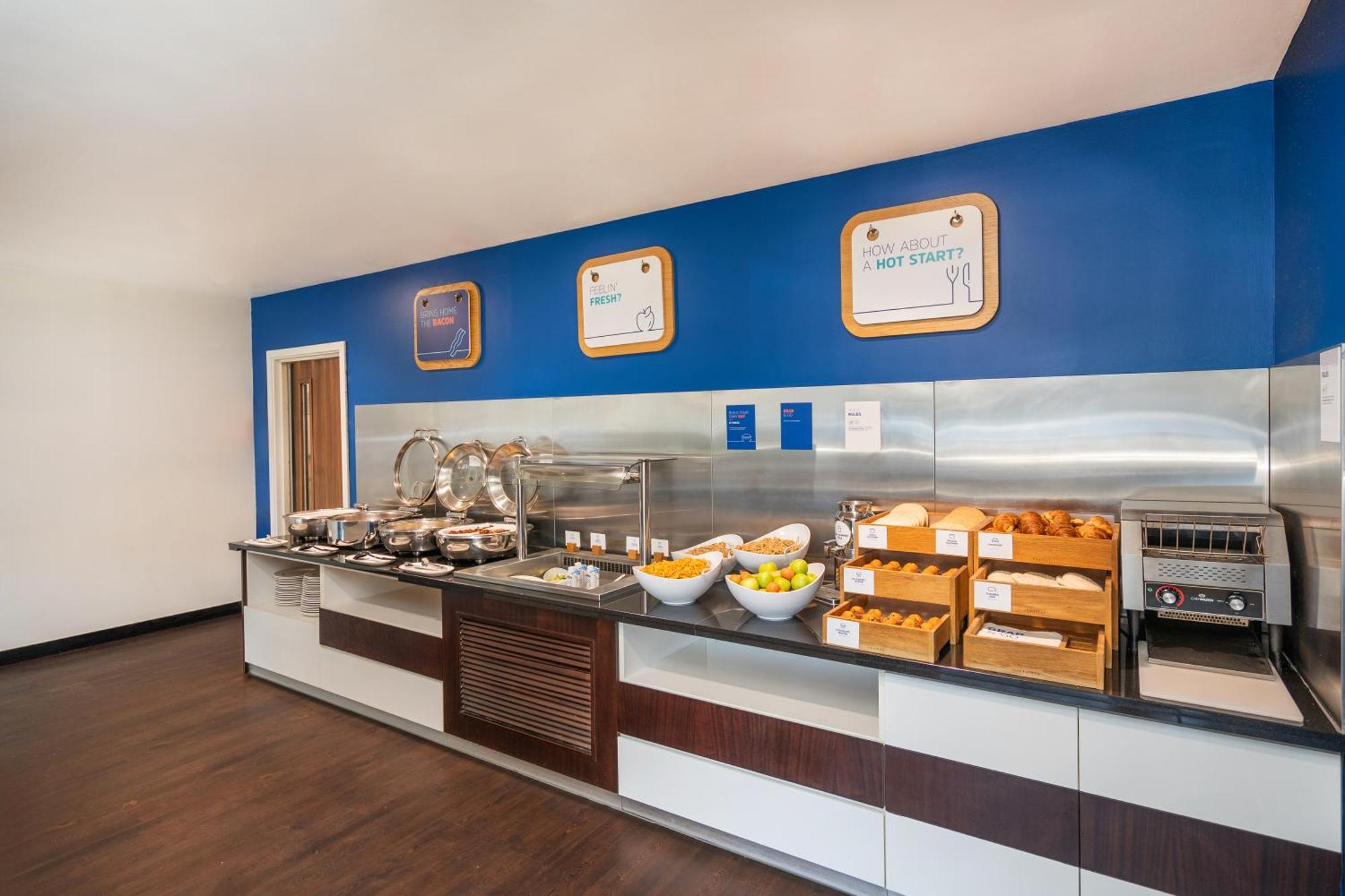 Holiday Inn Express Cambridge Duxford M11 Jct 10 By Ihg Exterior photo