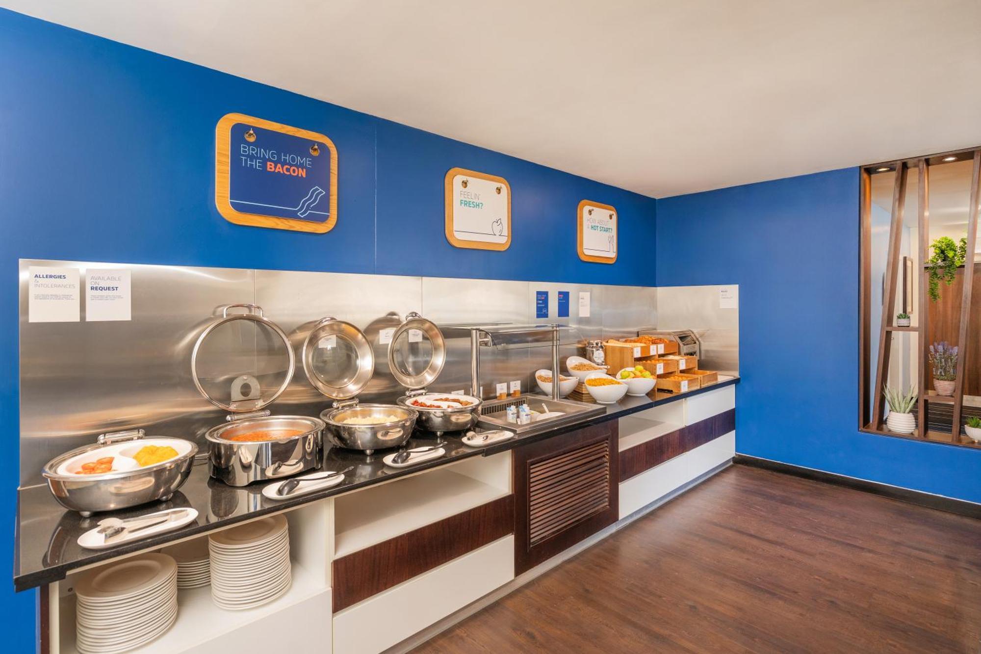 Holiday Inn Express Cambridge Duxford M11 Jct 10 By Ihg Exterior photo
