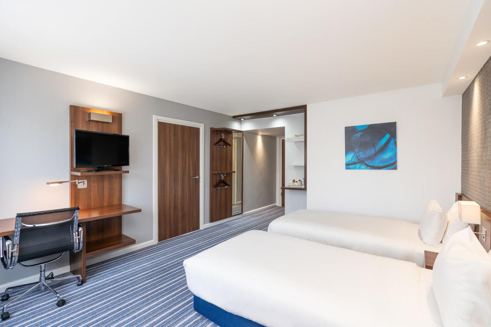 Holiday Inn Express Cambridge Duxford M11 Jct 10 By Ihg Exterior photo