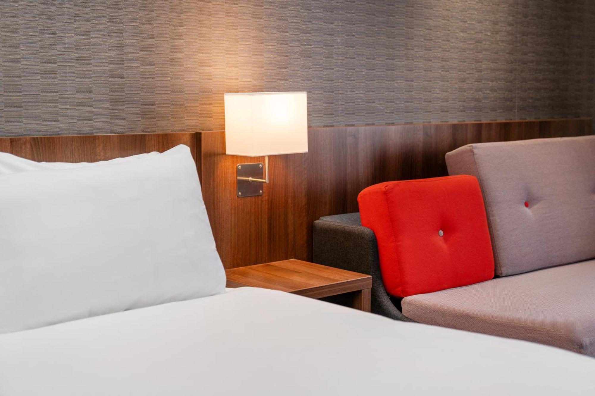 Holiday Inn Express Cambridge Duxford M11 Jct 10 By Ihg Exterior photo