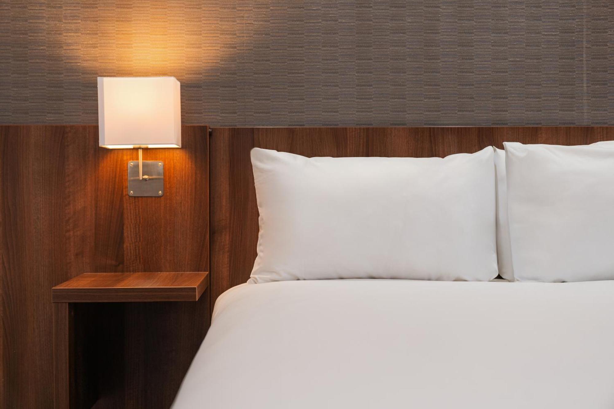 Holiday Inn Express Cambridge Duxford M11 Jct 10 By Ihg Exterior photo