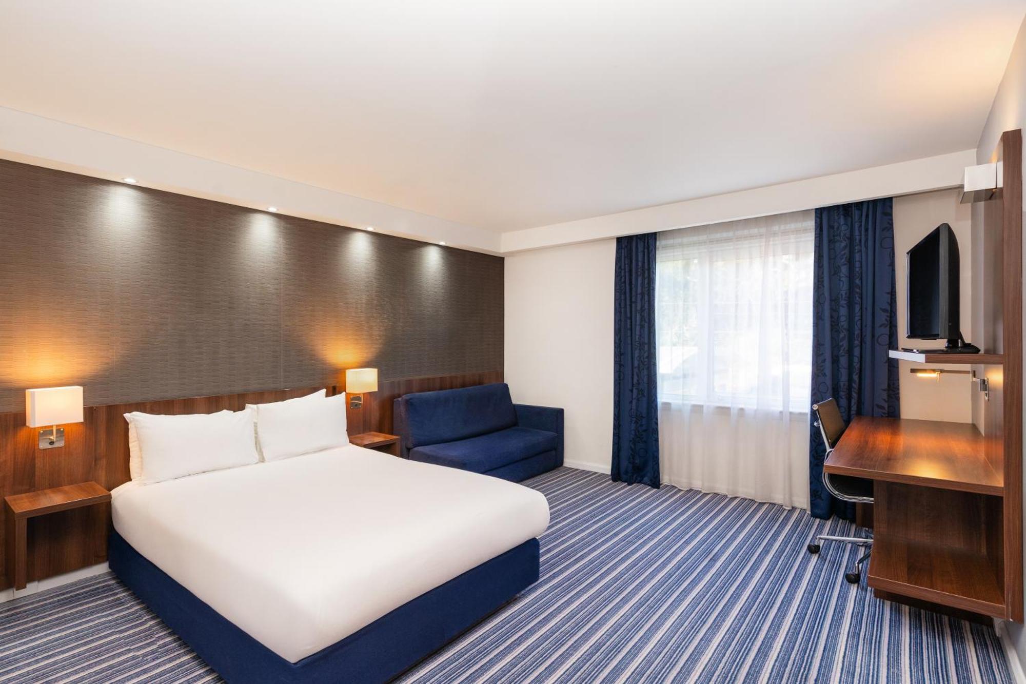Holiday Inn Express Cambridge Duxford M11 Jct 10 By Ihg Exterior photo